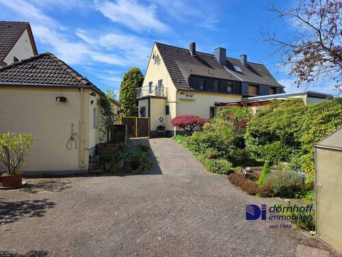 Hausansicht/Garten - 