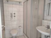 Bad mit Dusche & Wanne - 