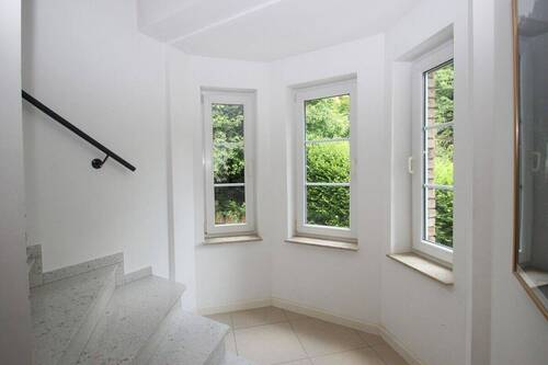 ...mit gemütlicher Leseecke - 