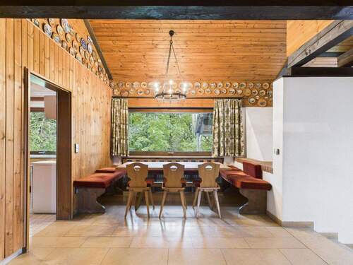 Essbereich mit Platz für bis zu 10 Personen - 