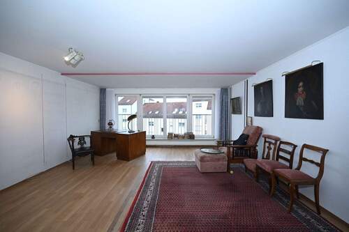 Wohnzimmer in XL - 3 Zimmer Etagenwohnung zum Kaufen in Neumarkt