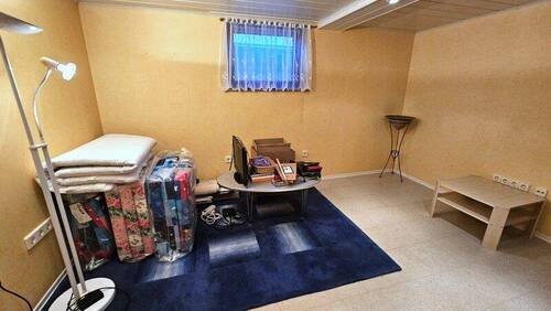 Zimmer / Büro im KG - 