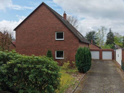Straßenansicht - 7 Zimmer Mehrfamilienhaus, Wohnhaus zum Kaufen in Hassel (Weser)
