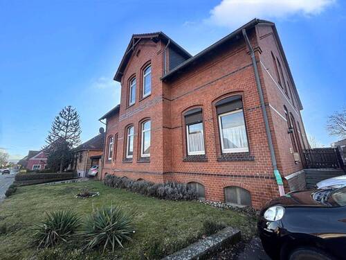 Vorderansicht - 9 Zimmer Mehrfamilienhaus, Wohnhaus in Barsinghausen