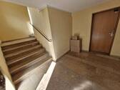 Eingangsbereich des Hauses mit Treppenhaus - 