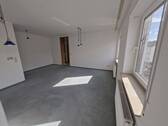 Wohnraum, Blickrichtung Flur zu in Bad und Schlafraum - 