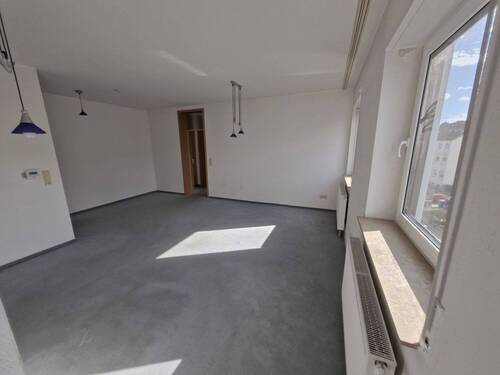 Wohnraum, Blickrichtung Flur zu in Bad und Schlafraum - 