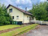 Hausansicht - Einfamilienhaus mit großem Potenzial - ideal für Familien, Entwickler & Investoren!