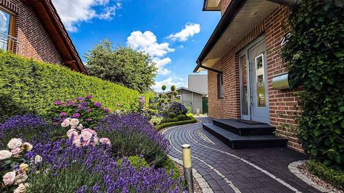Vorgarten und Eingangsbereich - 4 Zimmer Einfamilienhaus in Bad Essen