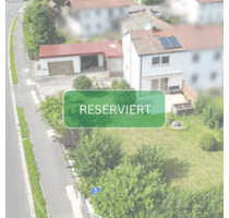 Sanierte Doppelhaushälfte mit Energieplus, großen Garagen und extra Büro - Hirschau