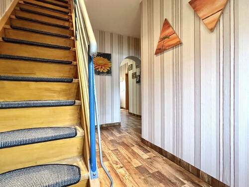 Der Flur im Erdgeschoss - 5 Zimmer Reihenendhaus in Dummerstorf