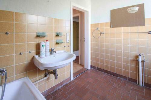 Badezimmer Ansicht 02 - 