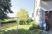 Garten und Wäscheplatz seitlich - 