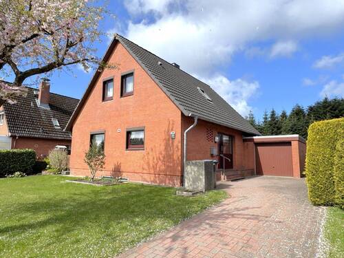 Straßenansicht - Familien aufgepasst! Einfamilienhaus mit Wintergarten und Garage zu verkaufen