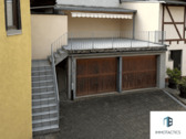 Doppelgarage und Terrasse - 