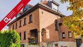 Titelbild - Leerstand, sofort bezugsfertig - Ensemble als 3-Familienhaus mit weiterer Einheit im Nebengebäude