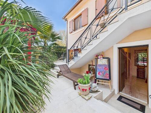 1742821117_cam04300g0-pr0046-still015 - 