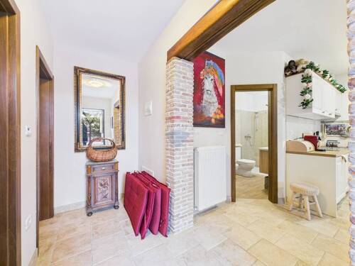 1742821128_cam04300g0-pr0046-still019 - 