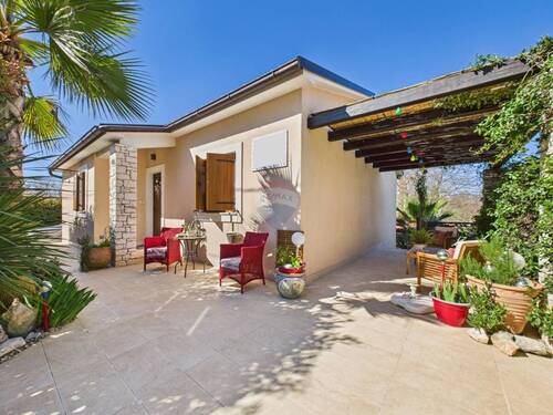 1742821451_cam04300g0-pr0046-still010 - Charmantes Haus mit mediterranem Flair