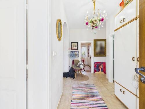 1742821033_cam04300g0-pr0046-still005 - 