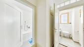Flur zur Toilette und Bad - 