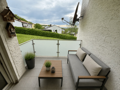 Südwestloggia mit Milchglasgeländer visualisiert - 4 Zimmer Einfamilienhaus zum Kaufen in Dietersheim