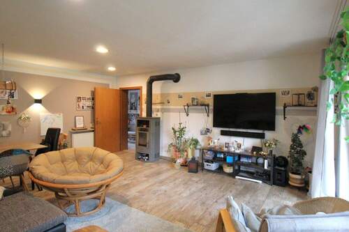 Wohnzimmer - 4 Zimmer Einfamilienhaus zum Kaufen in Pretzfeld