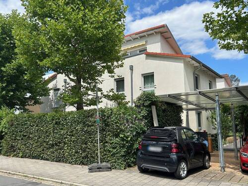 Ansicht und Carport - 