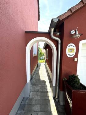 Durchgang zum Garten und Whg UG - 