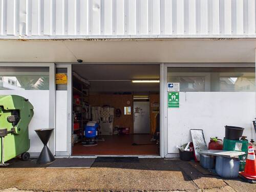 Seiteneingang Lager-/ Werkstatt - 