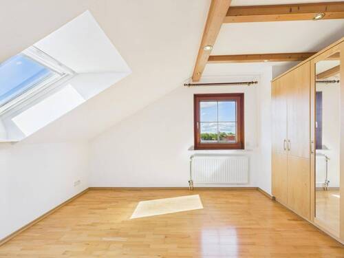 Vielseitig nutzbarer Raum – ideal als Kinder-, Gäste- oder Arbeitszimmer - 