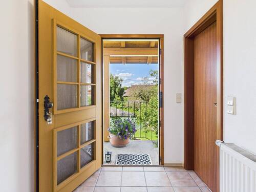 Separater Eingang zur Einliegerwohnung, Privatsphäre und Eigenständigkeit charmant kombiniert - 