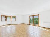 Großzügiger Wohn-/Essbereich mit bodentiefen Fenstern und Zugang zur Terrasse - Einfamilienhaus mit 176,00 m&sup2; in Egenhofen zum Kaufen