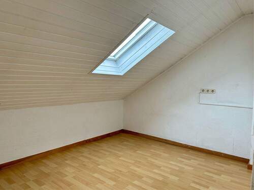 ... mit angrenzenden Abstellraum - 