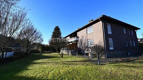 Außenansicht - + Renoviert + Ruhige Lage + Süd-Loggia + EBK +