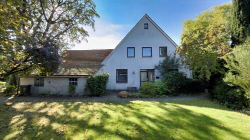 Hausansicht - 9 Zimmer Mehrfamilienhaus, Wohnhaus zum Kaufen in Ganderkesee