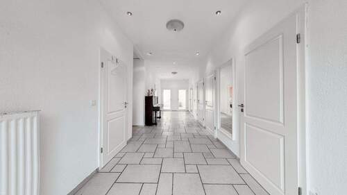 Flur - 9 Zimmer Mehrfamilienhaus, Wohnhaus in Ganderkesee