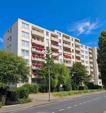 Hausfront - 3 Zimmer Etagenwohnung zum Kaufen in Köln
