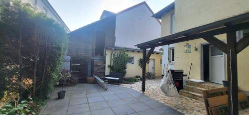 RÜCKANSICHT VOM HAUS MIT SCHEUNE + DOPPELGARAGE - 