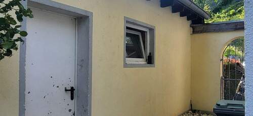 ZUGANG IN DIE GARAGE - 