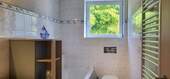 BAD MIT WANNE + FENSTER - 