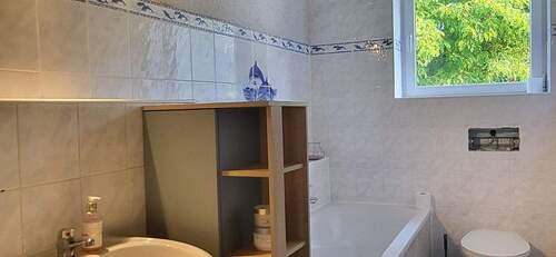 BADEZIMMER IM OG - 
