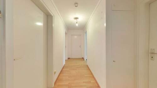 Flur - 3 Zimmer Etagenwohnung in Celle