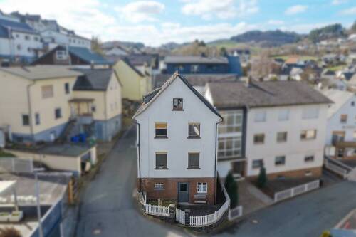 Aufnahme aus der Vogelperspektive - 6 Zimmer Einfamilienhaus zum Kaufen in Bad Endbach