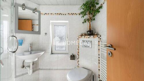 1 1. OG Badezimmer 1 - 