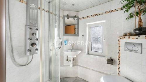 1 1. OG Badezimmer 2 - 