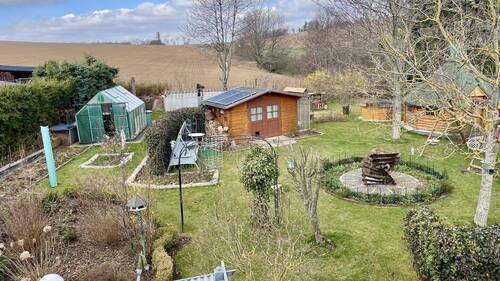 Blick auf das Grundstück - 