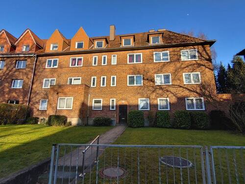 Objektansicht - Zentrale Lage: 1,5-Zimmer DG-Wohnung in HL-St. Jürgen (Nähe Uni), Ratzeburger Allee