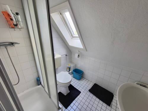 Duschbad/WC mit Fenster - 