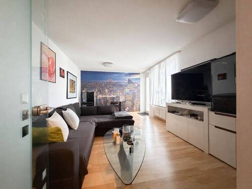 Wohnzimmer - Moderne 2-Zimmer-Wohnung mit Balkon und tollen Veste-Blick!